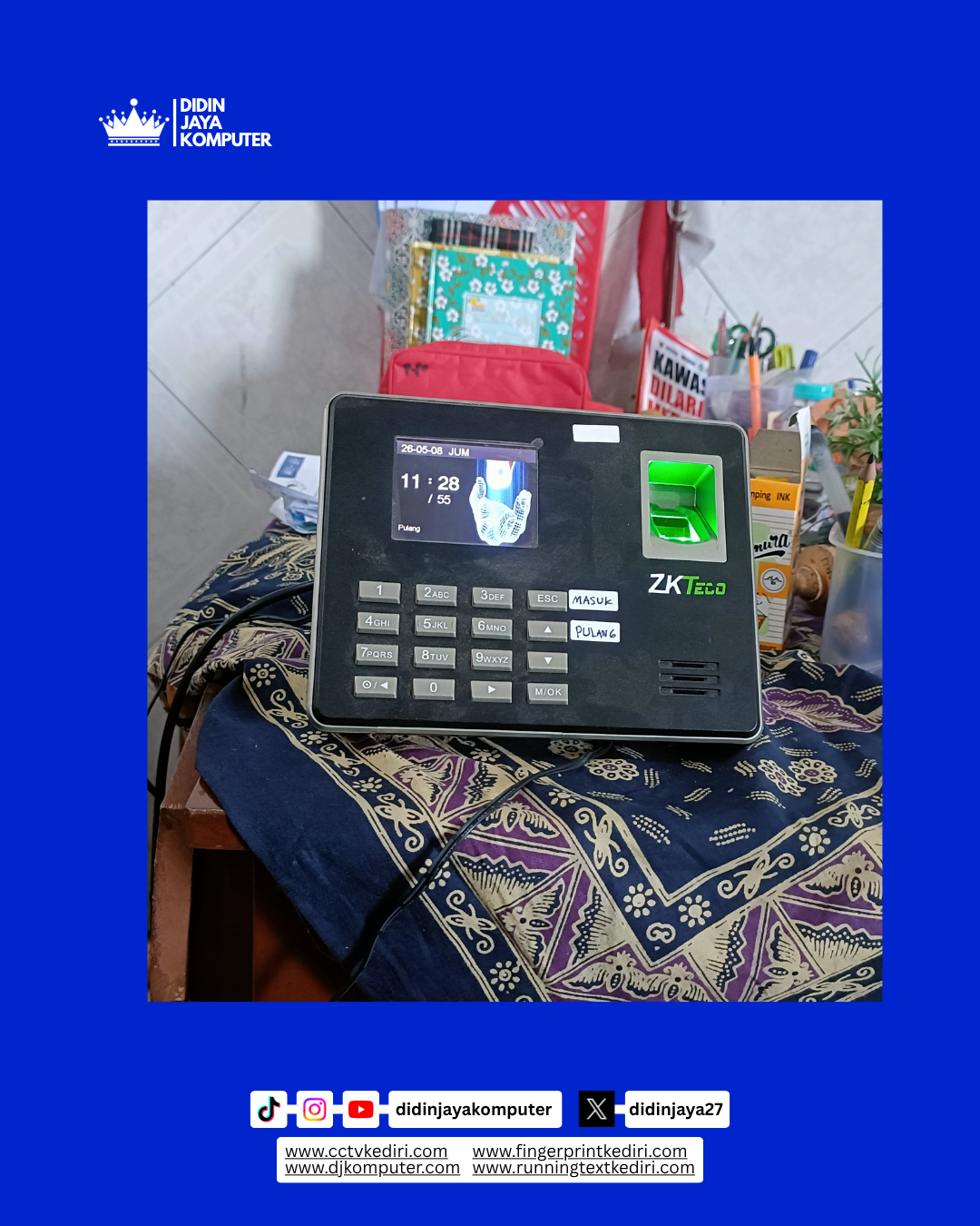 <p>Mesin fingerprint mampu mencatat jam masuk, jam